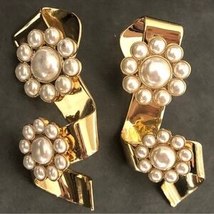 BAUBLEBAR GOLD STATEMENT DROP FLOWER PEARL EARRINGS